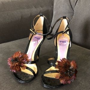 NWOT Hale Bob black Heel